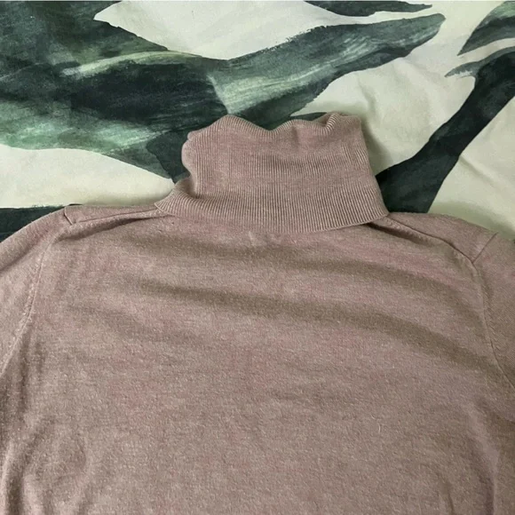 ZARA Pastel Pink Long-Sleeve Turtleneck Top Slim Fit Comfy White Pearl Buttons L - Picture 8 of 16